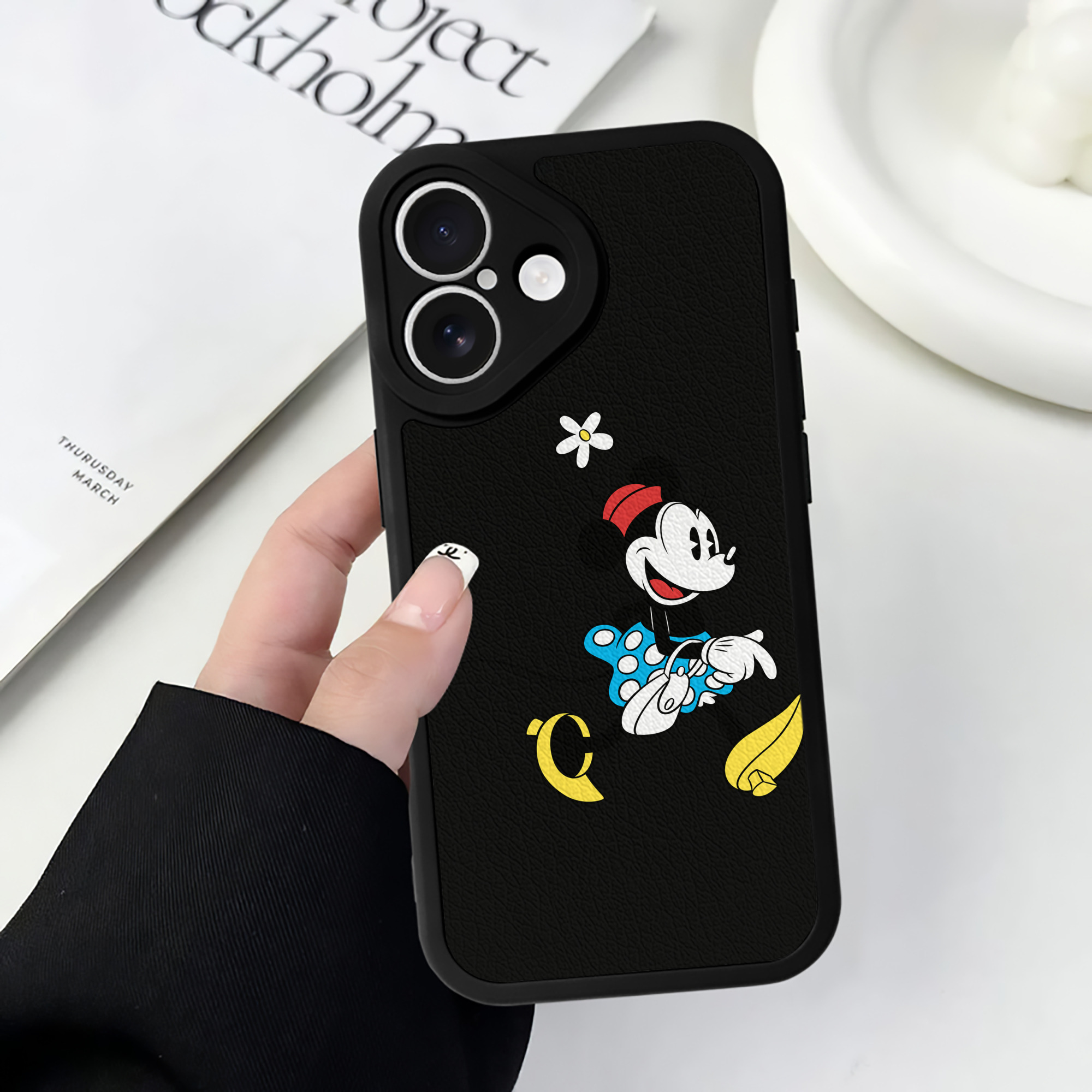 （画像用） ミッキーマウス Mickey Mouse 【iPhone 16シリーズ対応】シリコンスマホケース（レザー調） 材質：シリコン